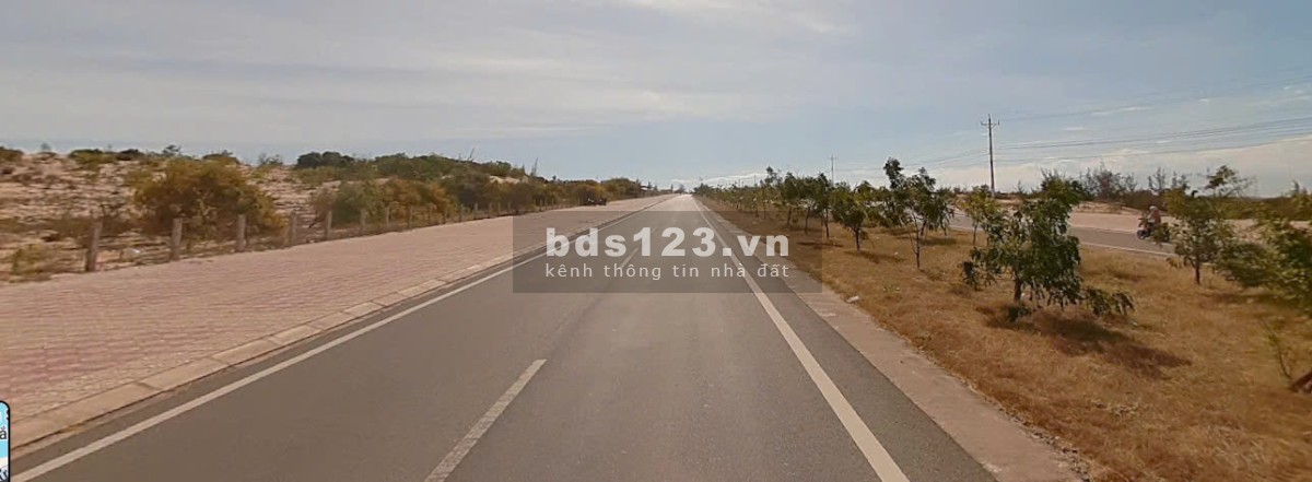 Cần bán lô đất diện tích lớn 1989m2, vị trí đắc địa cách biển 2km. Giá bán gấp chỉ 185k/m2, sổ sẵn