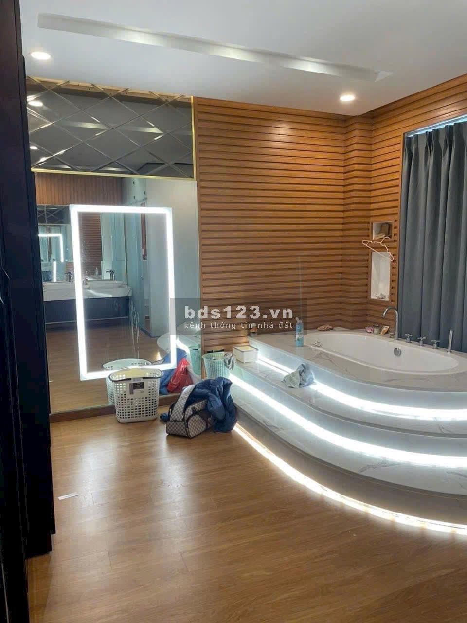 VILLA LÊ QUANG ĐỊNH - 80M2 - 5 TẦNG BTCT - NGANG 5.8M - 5 PN MASTER - CHỈ 10,8 tỷ