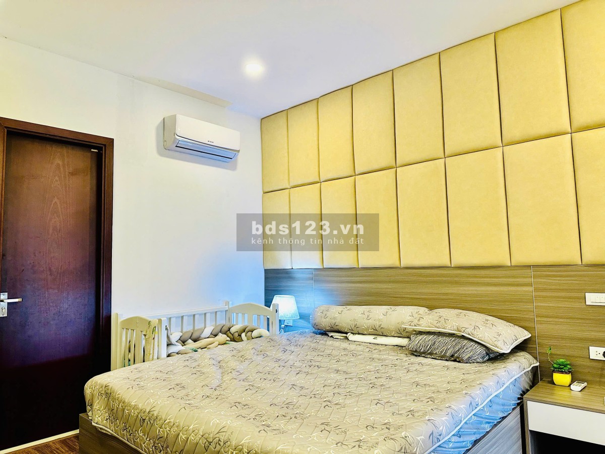 Bán căn thương mại Royal Park diện tích 70m2 2 ngủ 2 WC tầng trung view thoáng