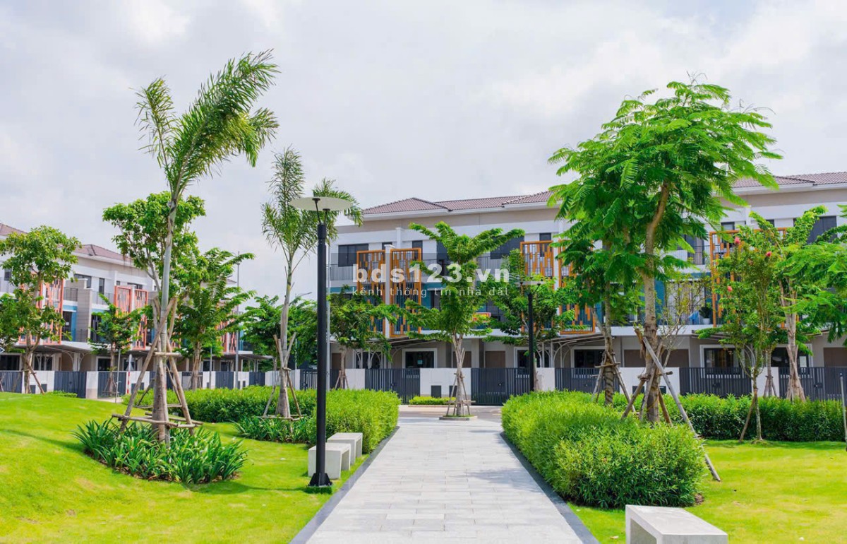 Nhà phố 1 trệt 2 lầu rẻ nhất khu vực, giá 2,9ty thanh toán 870tr nhận nhà,thuê 15tr/tháng,hổ trợ nh