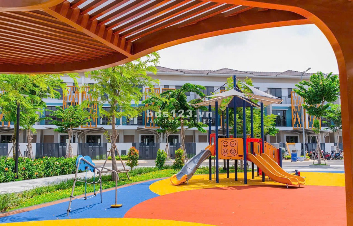 Nhà phố 1 trệt 2 lầu rẻ nhất khu vực, giá 2,9ty thanh toán 870tr nhận nhà,thuê 15tr/tháng,hổ trợ nh