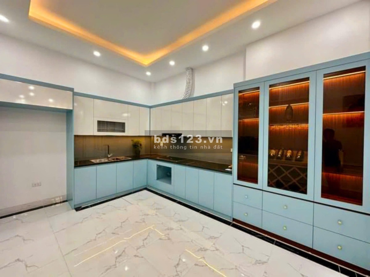DỊCH VỌNG HẬU - OTO ĐỖ CỬA- 10M RA OTO TRÁNH - NGÕ THÔNG TỨ TUNG - 45M2 SỔ PHÂN LÔ - ĐẦY ĐỦ NỘI THẤT