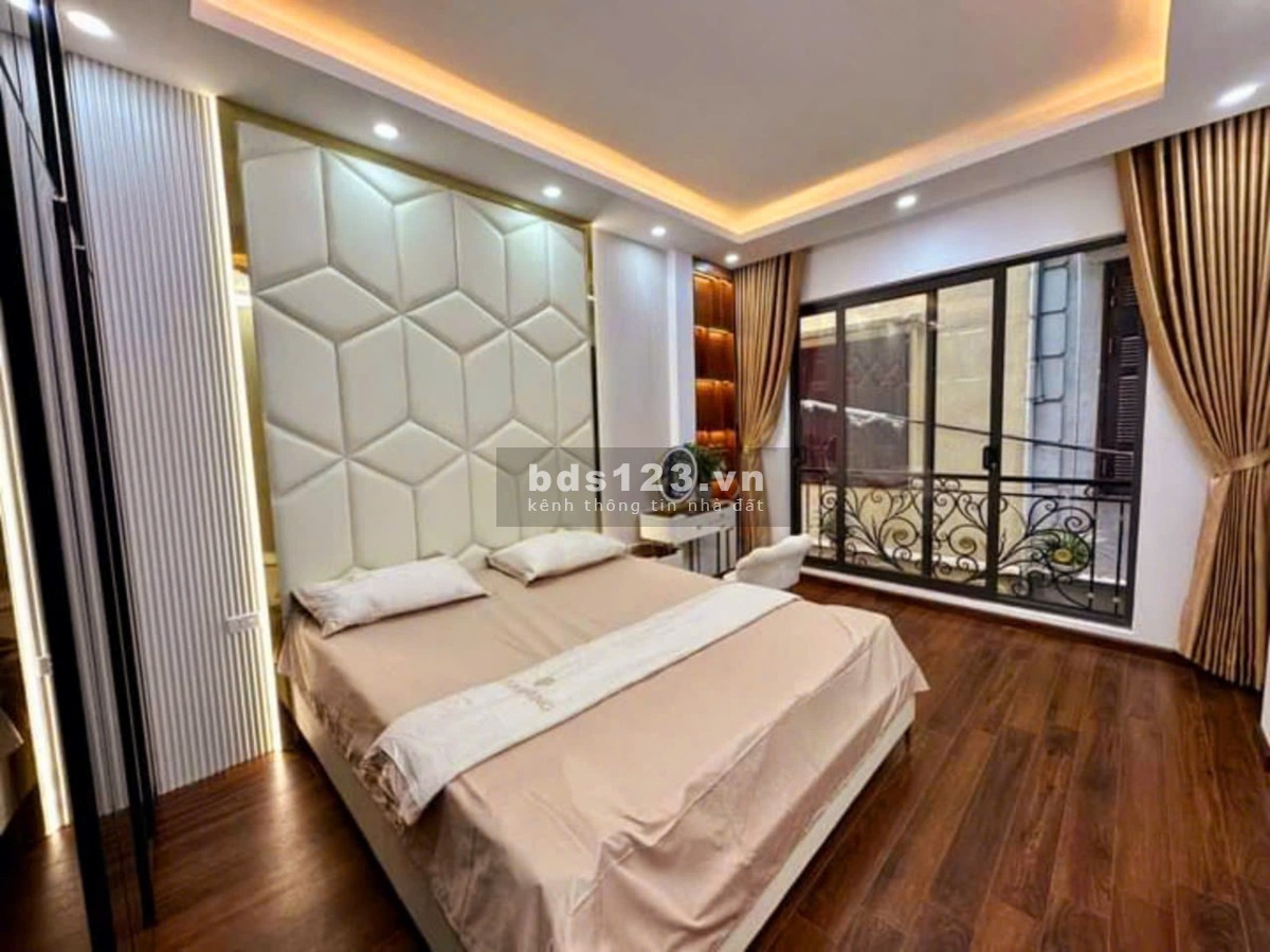 DỊCH VỌNG HẬU - OTO ĐỖ CỬA- 10M RA OTO TRÁNH - NGÕ THÔNG TỨ TUNG - 45M2 SỔ PHÂN LÔ - ĐẦY ĐỦ NỘI THẤT
