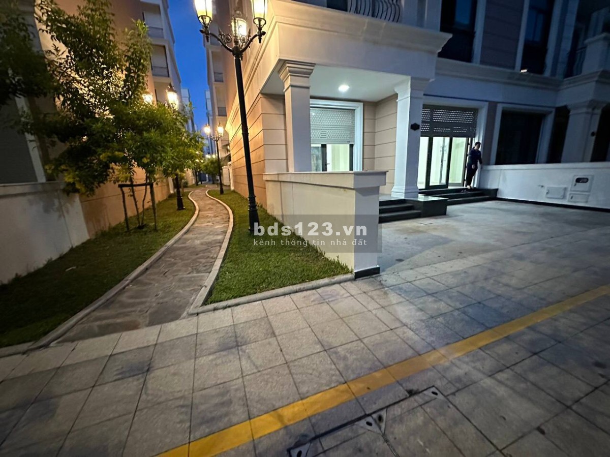 Tầng trệt Nhà phố 144m2 cho thuê Vinhomes Grand Park