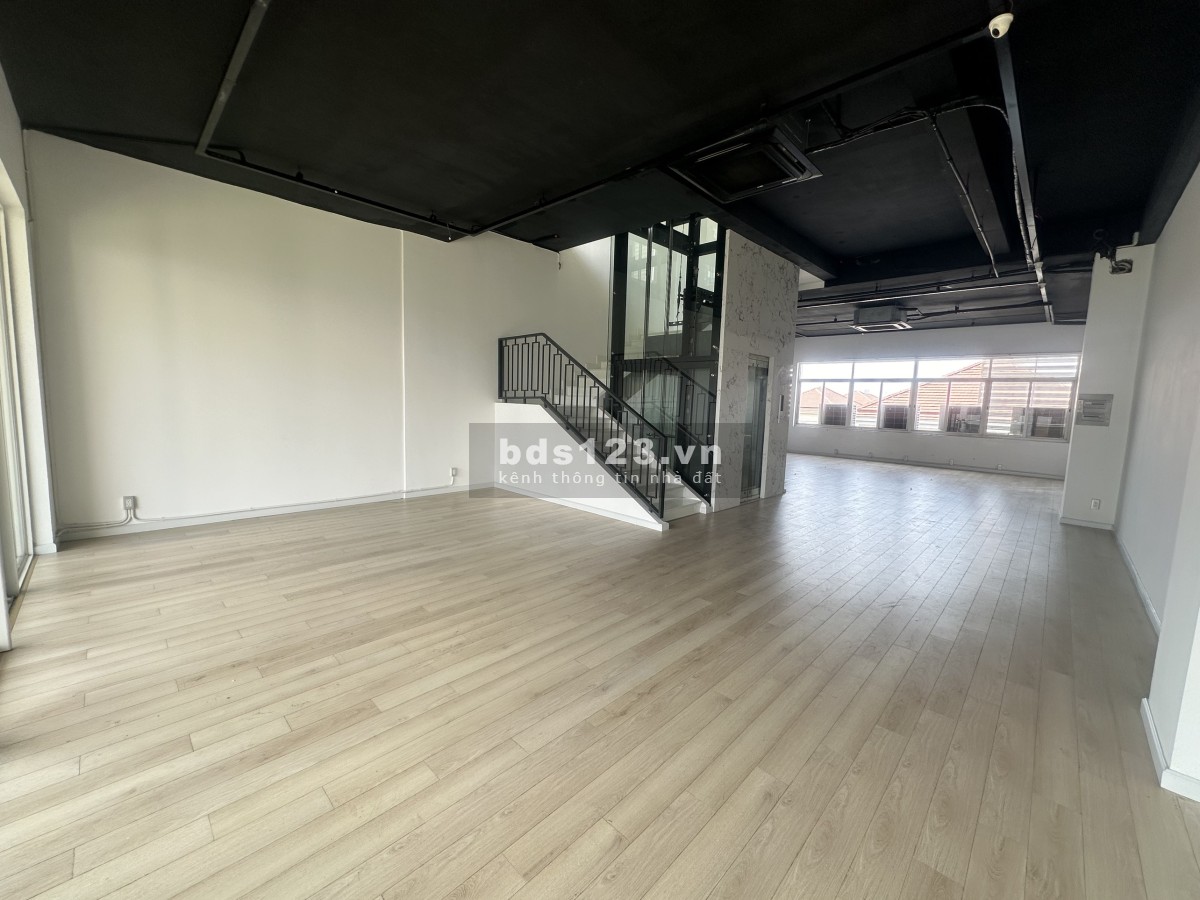 Bán gấp căn shophouse Lakeview Thủ Thiêm 140m2 chỉ 105 tỷ, vị trí đẹp để kinh doanh