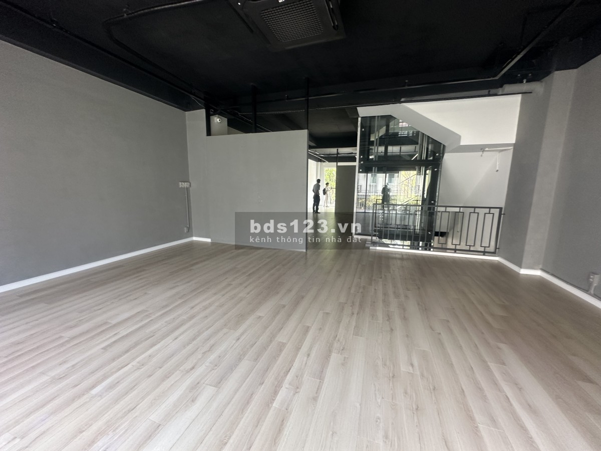 Bán gấp căn shophouse Lakeview Thủ Thiêm 140m2 chỉ 105 tỷ, vị trí đẹp để kinh doanh