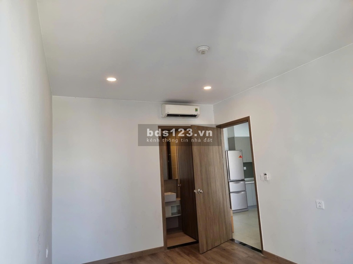 Chung cư Hoa Sen, Lạc Long Quân, Q11: 110m2, 3p ngủ, Nội thất, 15tr