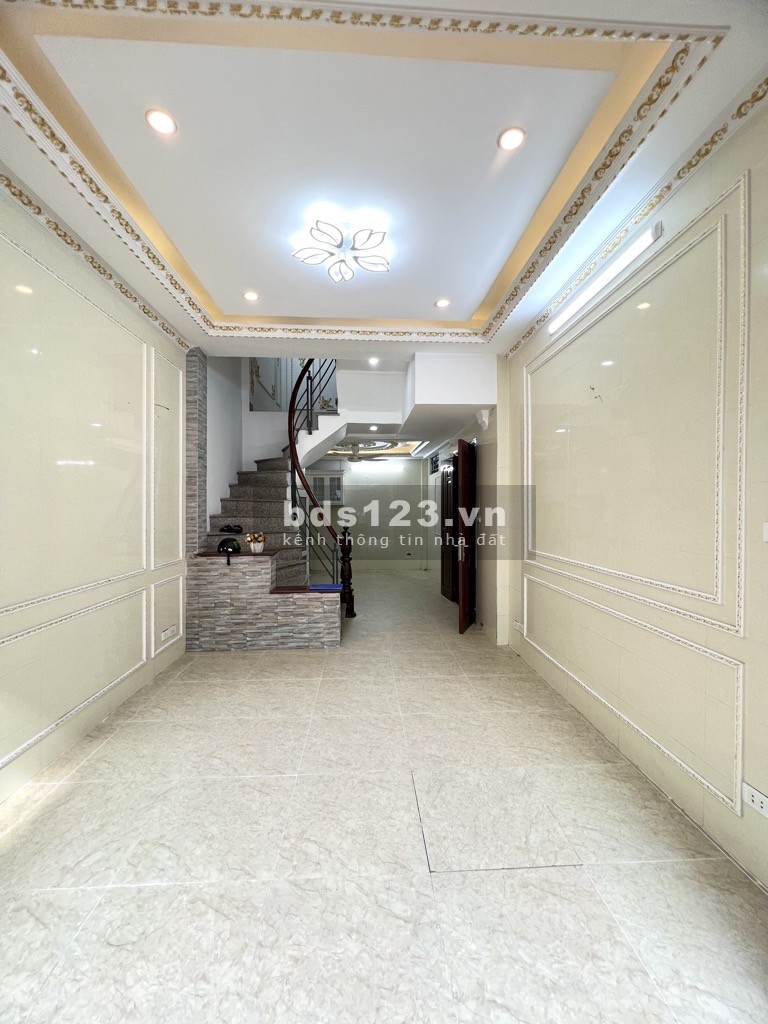 Bán nhà lô góc Định Công - Hoàng Mai, 5 tầng, ô tô đỗ cửa, giá 6.3 tỷ. Nhà Hoàng Mai