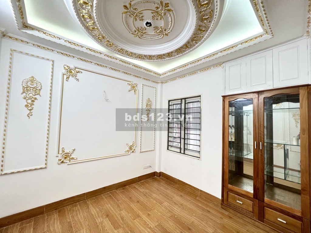 Bán nhà lô góc Định Công - Hoàng Mai, 5 tầng, ô tô đỗ cửa, giá 6.3 tỷ. Nhà Hoàng Mai