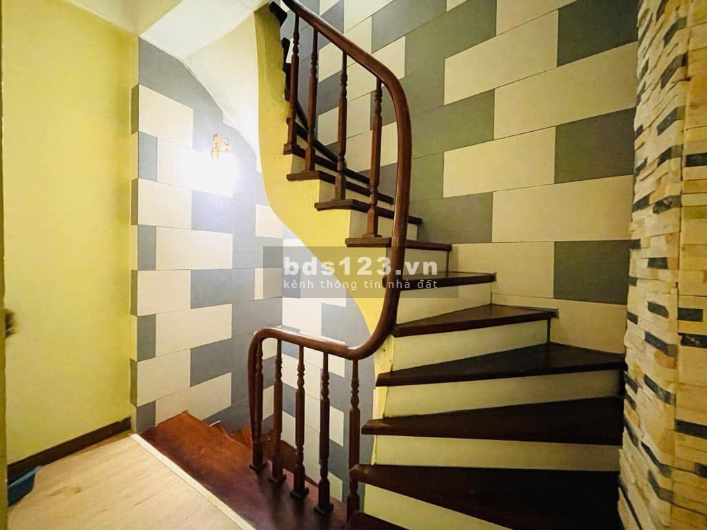 BÁN NHÀ ĐỐNG ĐA, LÔ GÓC 2 MẶT, SÁT PHỐ, 3.75 tỷ.