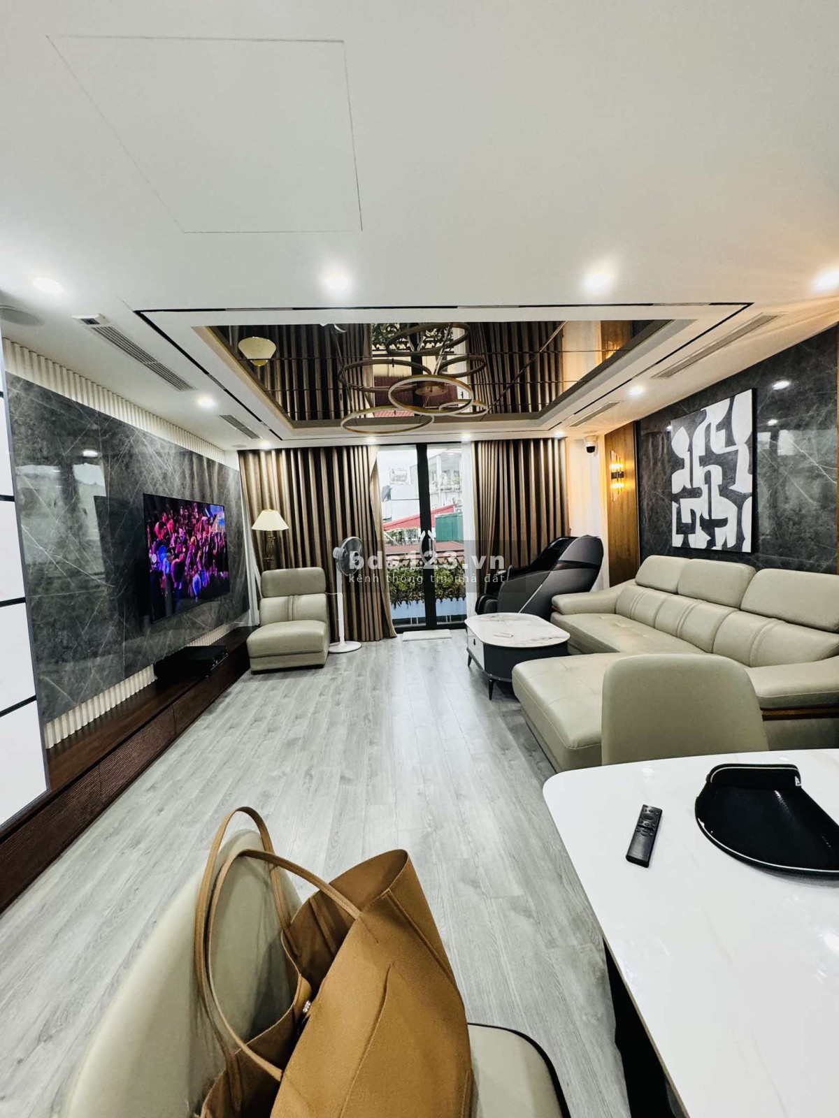 Bán nhà Mặt phố Vip Đống Đa Lô góc, Thang máy vừa ở vừa kinh doanh