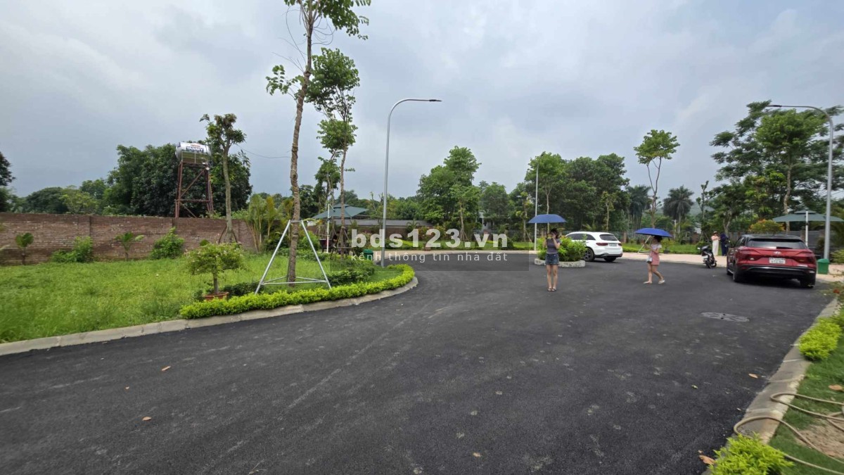 BÁN ĐẤT PHÚ MÃN QUỐC OAI CÁCH VÀI TRĂM MÉT RA QLO 21, 304M2. DT 8,7. GIÁ CHỈ 16,5TR/M2.