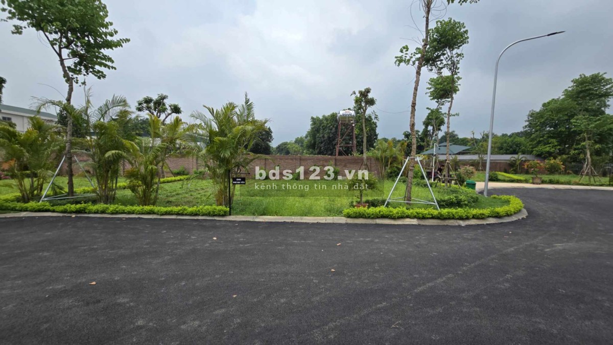 BÁN ĐẤT PHÚ MÃN QUỐC OAI CÁCH VÀI TRĂM MÉT RA QLO 21, 304M2. DT 8,7. GIÁ CHỈ 16,5TR/M2.