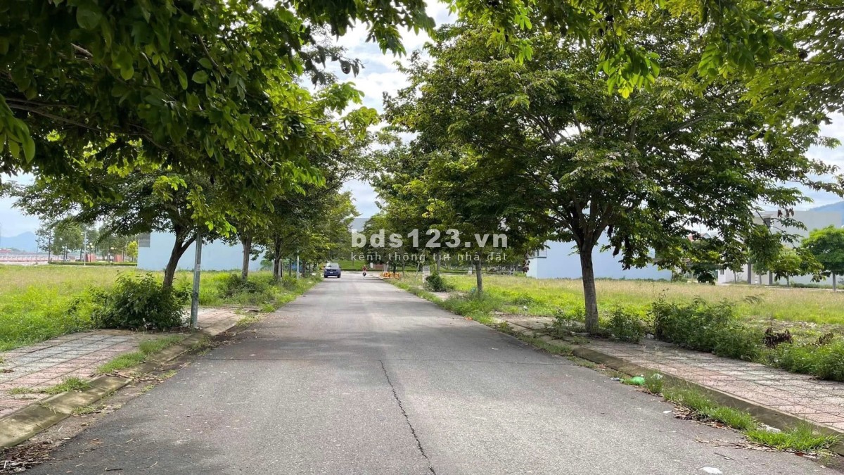 Định cư nước ngoài, cần bán Nhà và đất đang kinh doanh sầm uất tại Trung tâm Chợ Thành Diên Khánh