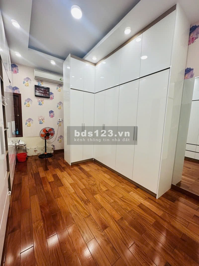 Bán nhà mặt tiền Lạc Long Quân, phường 8, Tân BÌnh- 186m2 -29 tỷ