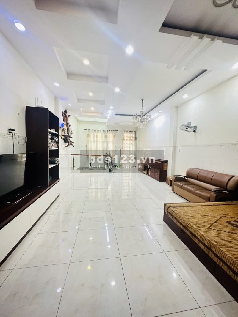 Bán nhà mặt tiền Lạc Long Quân, phường 8, Tân BÌnh- 186m2 -29 tỷ