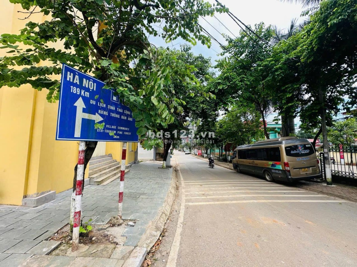 Bán nhà mặt phố giữa lòng Mộc châu