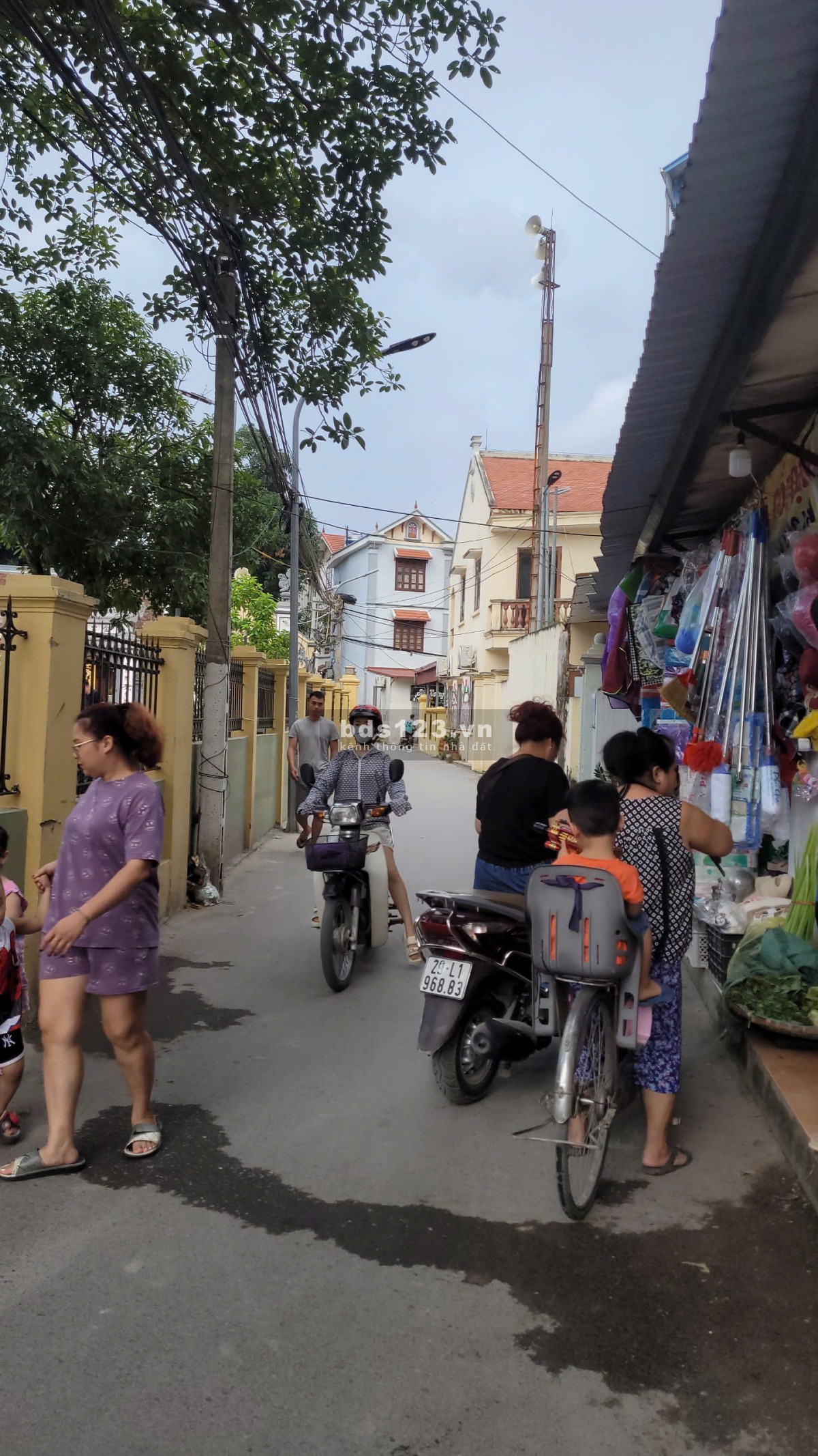 Bán nhà Xuân Phương, đường 70, Nhà đẹp ở ngay giá chưa tới 4 tỷ. Sổ đỏ cc