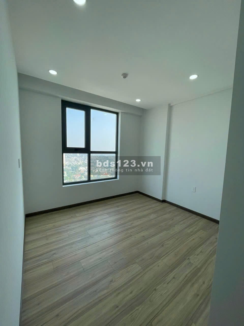 Chung cư Mỹ Vinh, Nguyễn Thị MInh Khai, Q3: 85m2, 2p ngủ, 2wc, 15tr