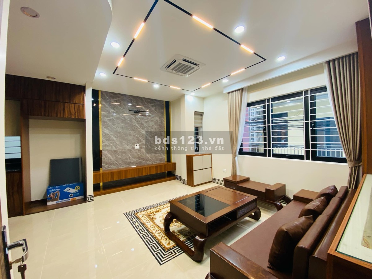 Bán nhà phố Giáp Nhất kinh doanh dòng tiền thang máy 42m2 7 tầng Giá 11 tỷ LH: 0983805858.