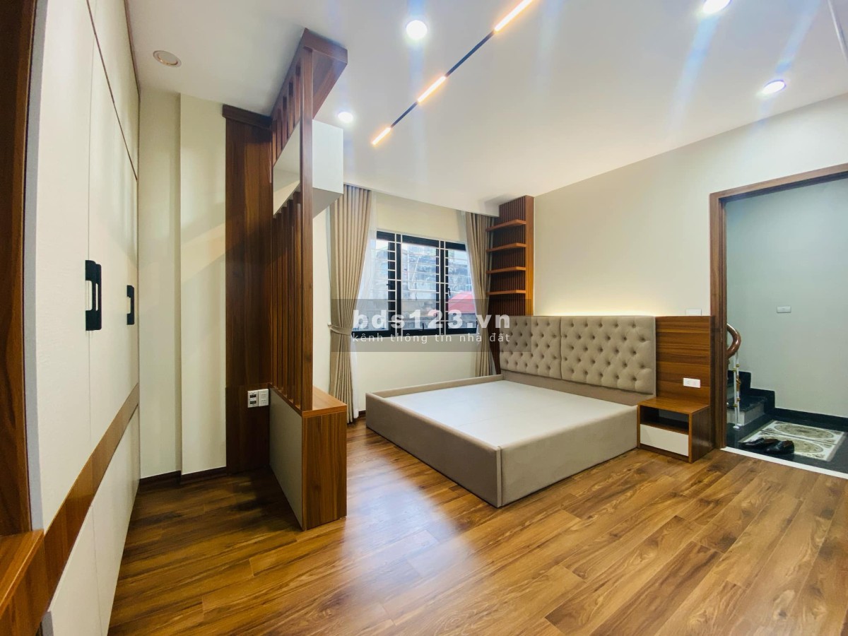 Bán nhà phố Giáp Nhất kinh doanh dòng tiền thang máy 42m2 7 tầng Giá 11 tỷ LH: 0983805858.