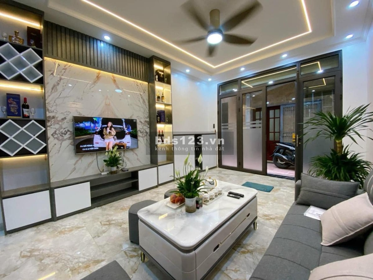 SIÊU PHẨM TÂY HỒ ĐẸP MỚI LUNG LINH, NỘI THẤT TẶNG LẠI - NÉT CĂNG - SÁT VỈA HÈ Ô TÔ TRÁNH, KINH DOANH