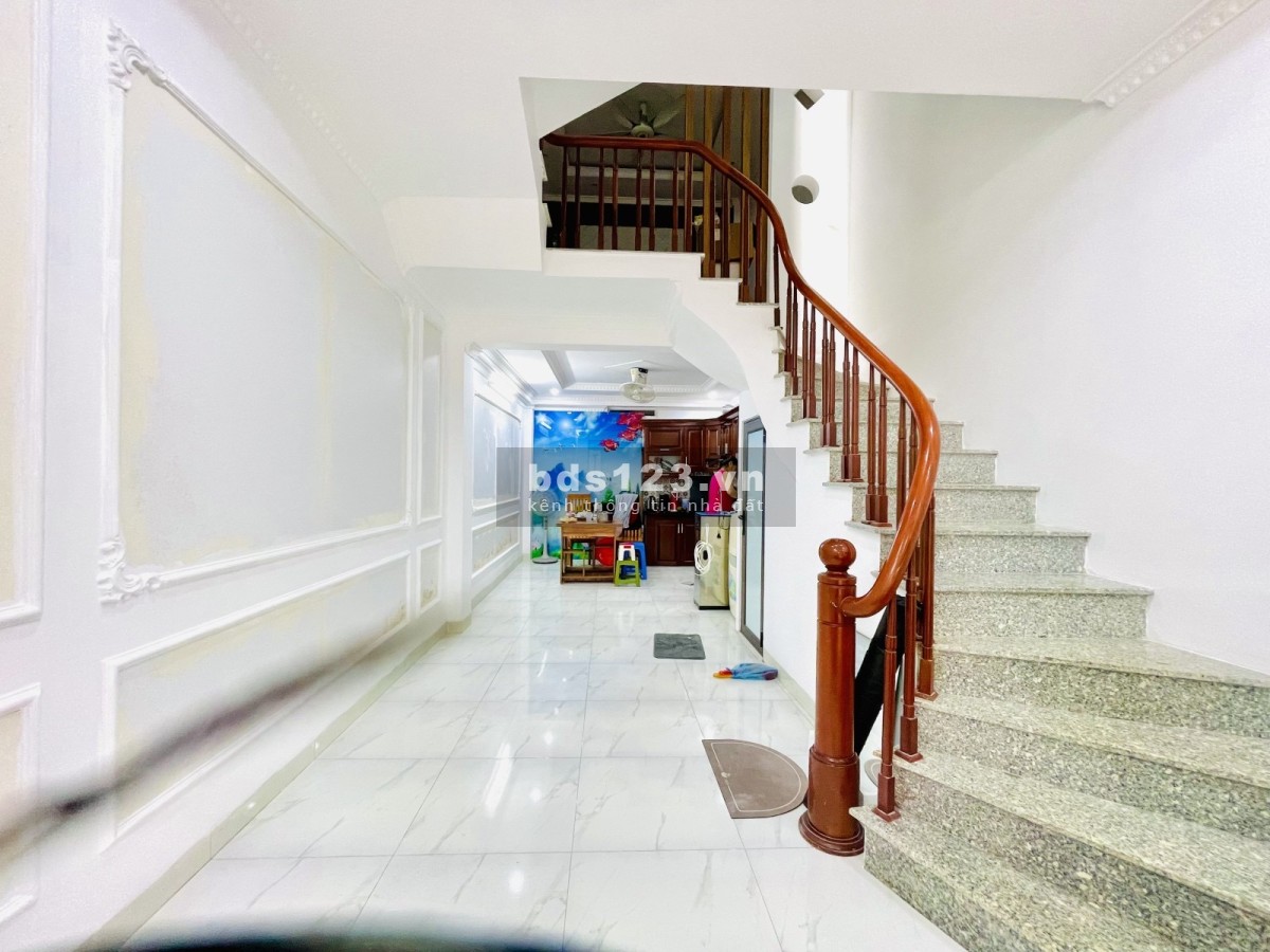 Nhà đẹp mới xây, ô tô đỗ cửa, 2 m thoáng, giáp KDT Đại Kim