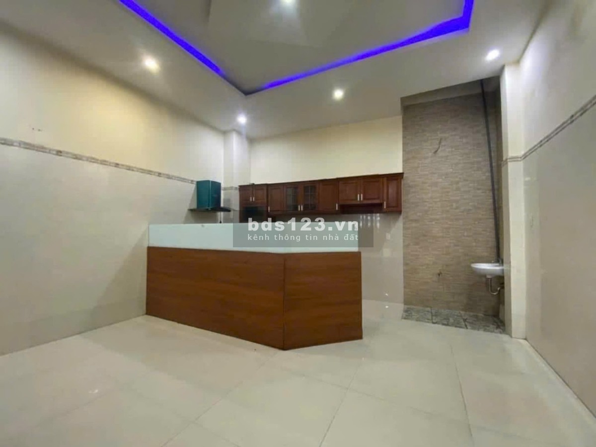 Cho thuê nhà 4 tầng mặt tiền đường: TRƯNG NỮ VƯƠNG - phía gần cầu Rồng