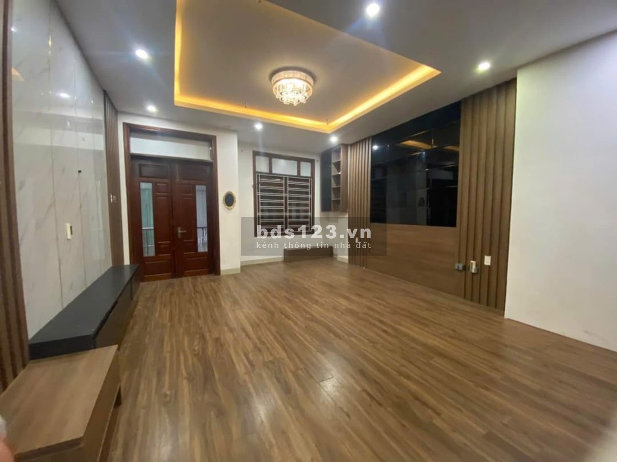 Cho thuê nhà 4 tầng mặt tiền đường: TRƯNG NỮ VƯƠNG - phía gần cầu Rồng