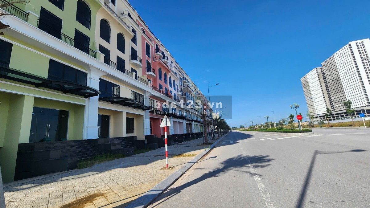 Khách sạn 7 tầng khu đô thị La Celia City