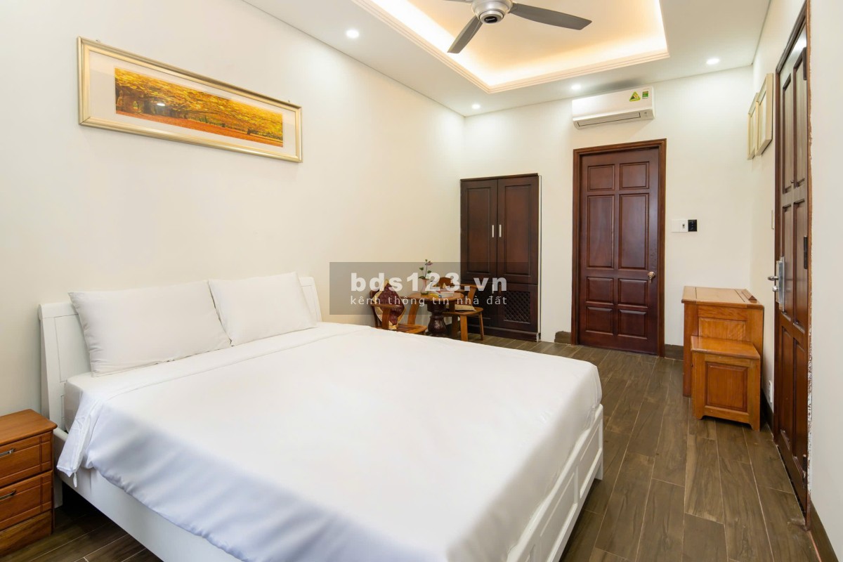 CHO THUÊ BIỆT THỰ NGHỈ DƯỠNG 3 TẦNG, CÓ HỒ BƠI: ĐỐI LƯNG KHU FPT