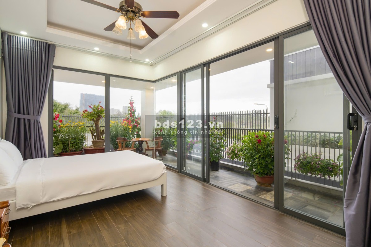 CHO THUÊ BIỆT THỰ NGHỈ DƯỠNG 3 TẦNG, CÓ HỒ BƠI: ĐỐI LƯNG KHU FPT