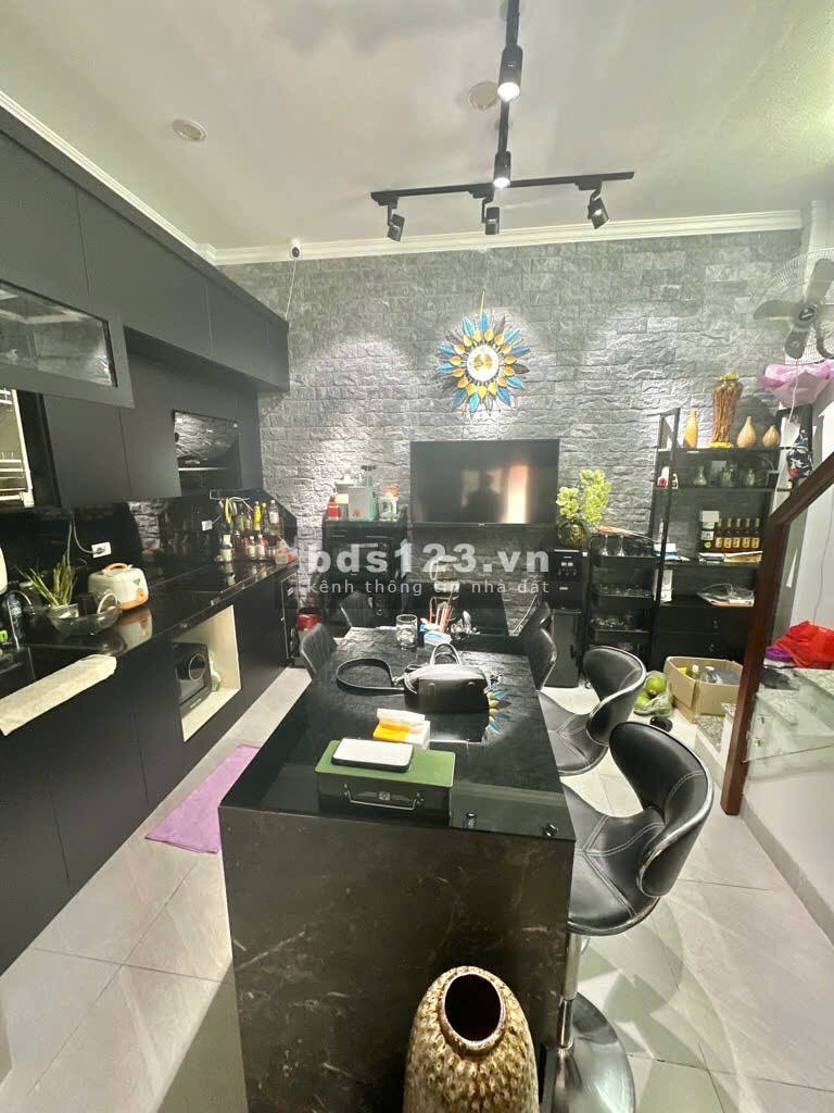 Cần bán nhà tại ngõ Văn Chương 2 - Đống Đa - Lô góc - 4 mặt thoáng - Kinh doanh đẹp - Full nội thất