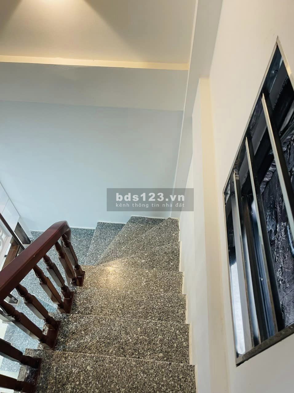 NHÀ MỚI - NGÕ RỘNG, NGÁCH RỘNG - CÁCH Ô TÔ ĐỖ 20M - NỞ HẬU - 3 NGỦ - 4 WC.
