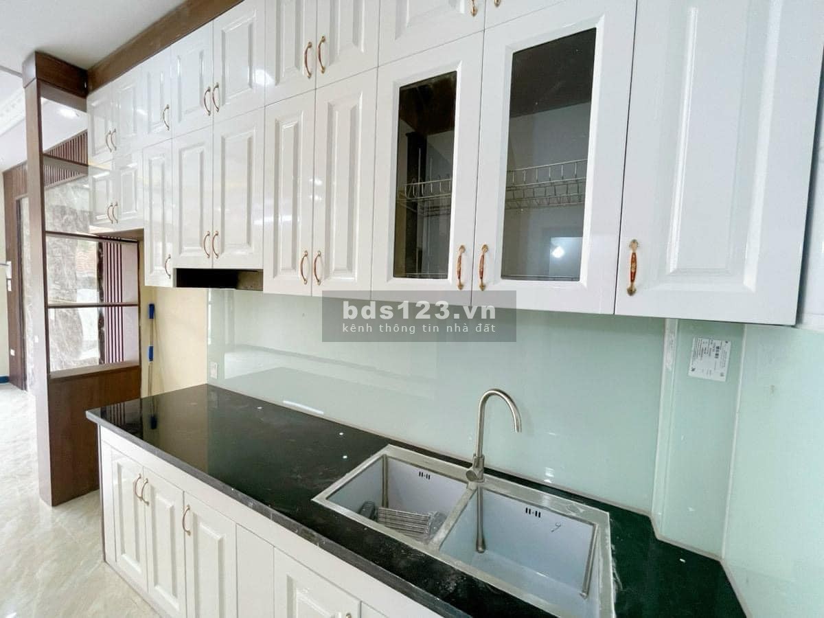 NHÀ MỚI - NGÕ RỘNG, NGÁCH RỘNG - CÁCH Ô TÔ ĐỖ 20M - NỞ HẬU - 3 NGỦ - 4 WC.