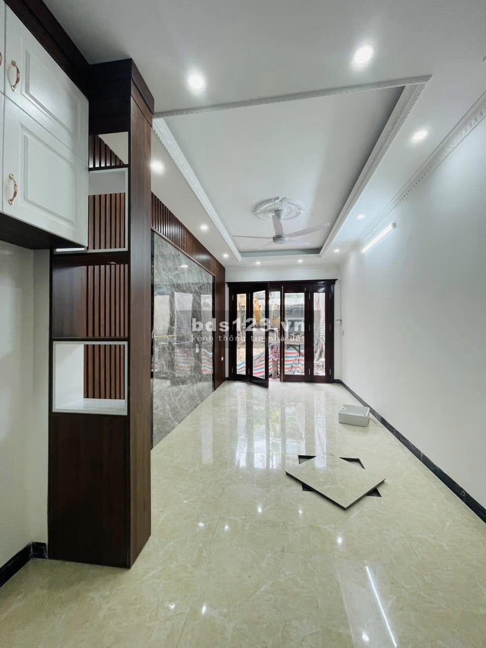 NHÀ MỚI - NGÕ RỘNG, NGÁCH RỘNG - CÁCH Ô TÔ ĐỖ 20M - NỞ HẬU - 3 NGỦ - 4 WC.