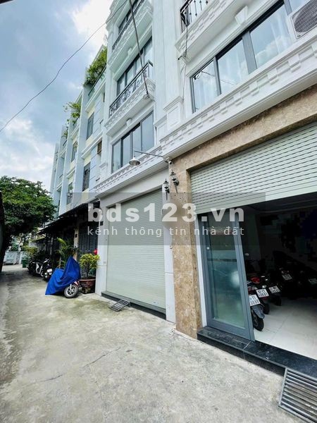 CHDV 9P full nội thất cao cấp - Doanh thu 50tr/th - Hẻm đep 4m gần mặt tiền