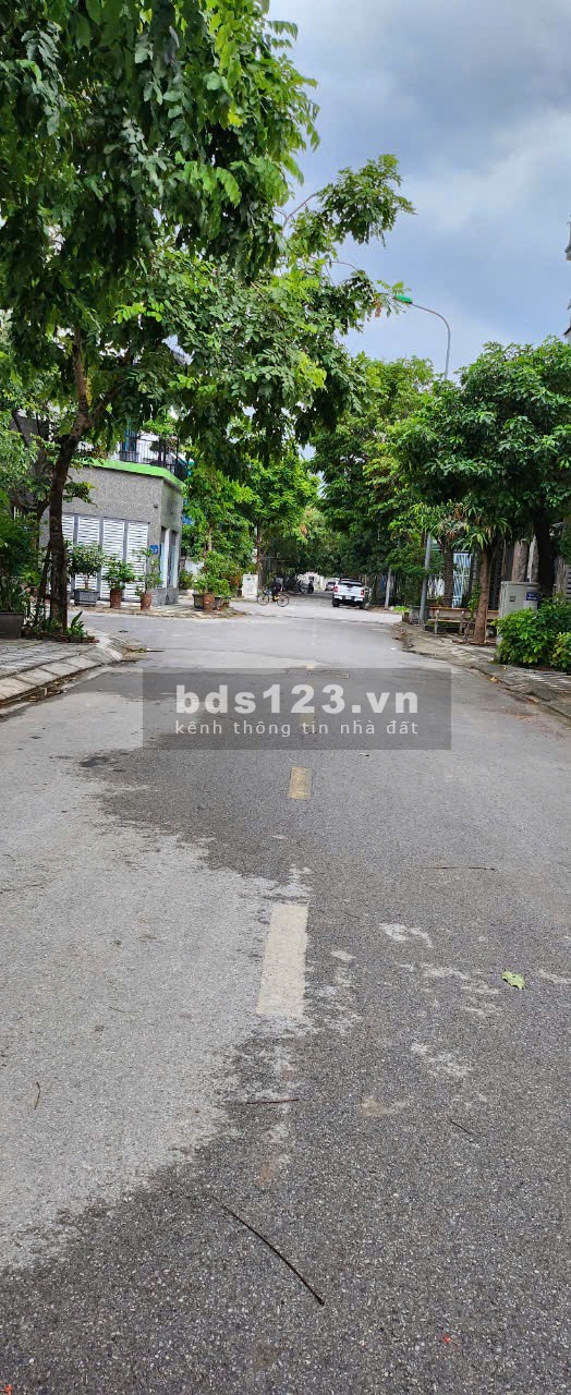 Chính chủ cho thuê nguyên căn liền kề khu nhà ở sinh thái Xuân Phương. Diện tích 83m2 x 3 tầng