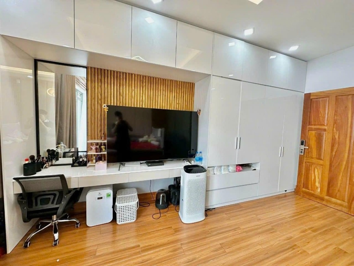Bán nhà mặt tiền Võ Thành Trang, phường 11 Tân BÌnh (4,5*15) 3 tầng