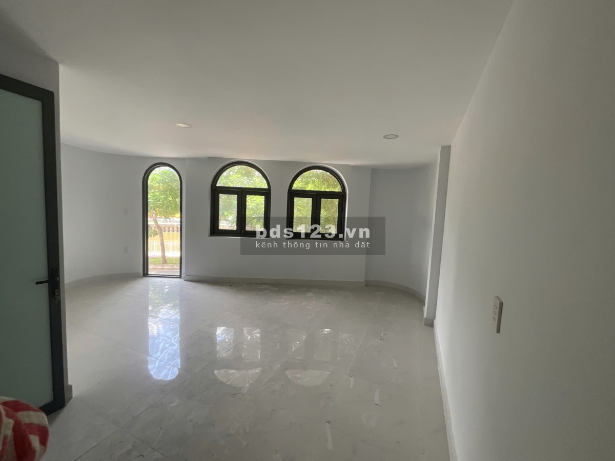 Chủ ngộp cần bán nhanh MT Hoàng Sa, Q1 giảm sâu từ 18 tỷ còn 15 tỷ.