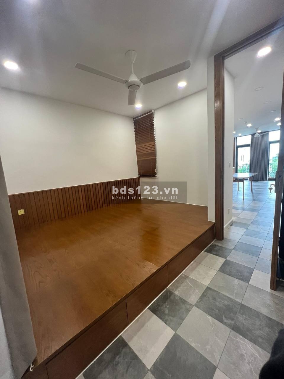 TẦNG NHÀ PHỐ CÓ PHÒNG NGỦ, NỘI THẤT CƠ BẢN BẾP, RÈM, MÁY LẠNH,..