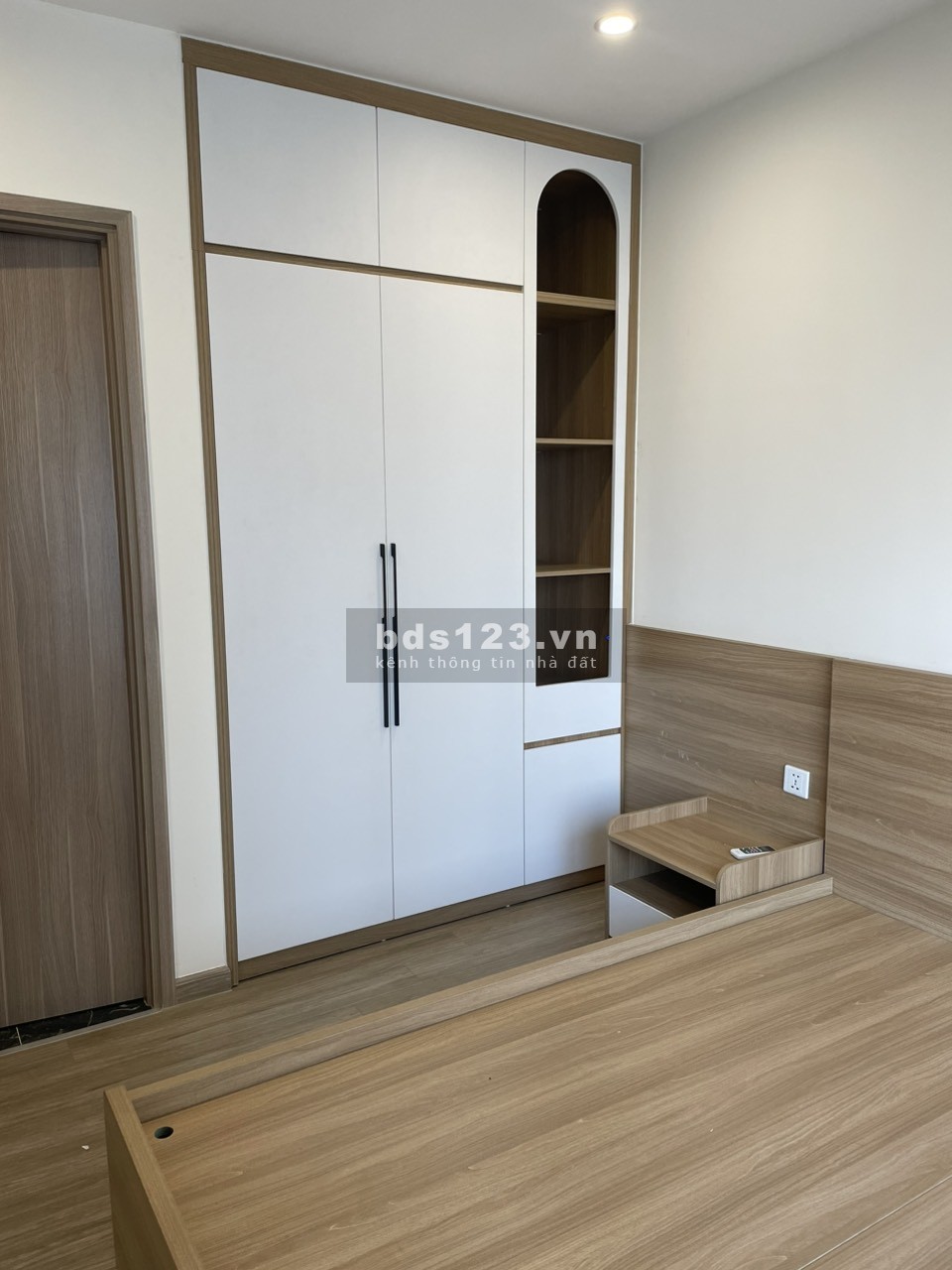 Cần bán 3PN2WC 81m view bể bơi SA3 5.27 tỷ BP Vinhomes Smart