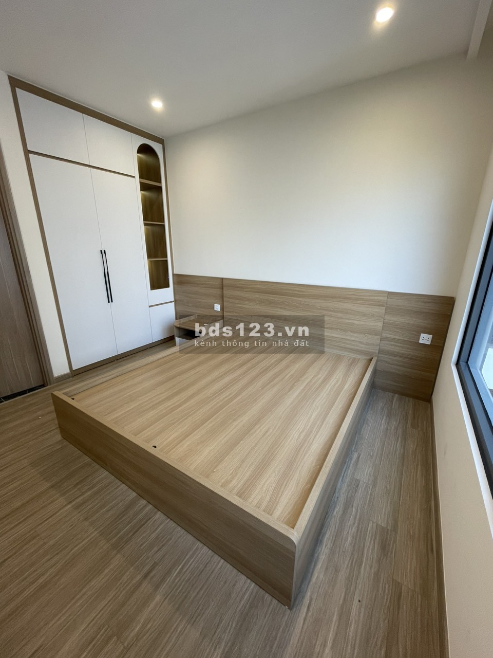 Cần bán 3PN2WC 81m view bể bơi SA3 5.27 tỷ BP Vinhomes Smart