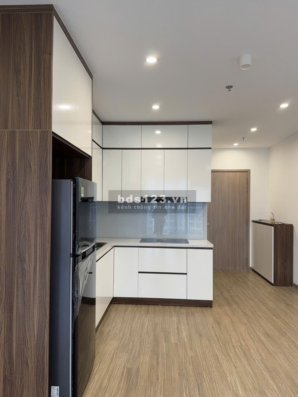 Cần bán 3PN2WC 81m view bể bơi SA3 5.27 tỷ BP Vinhomes Smart