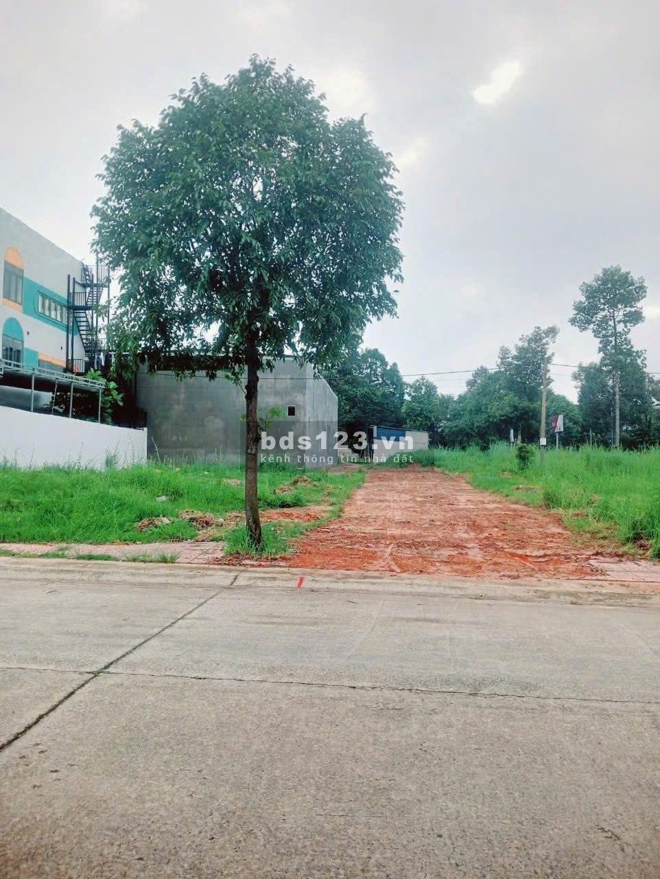Cần bán gấp lô đất ngộp ngay chợ Vĩnh Tân, Diện tích 75m2, giá chỉ 1T250tr, sổ sẵn, full thổ cư