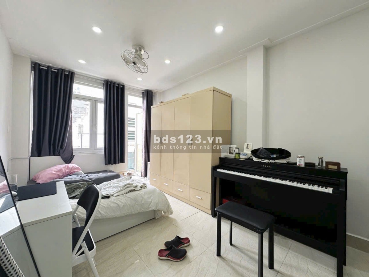 Căn hộ siêu đẹp, Ban công cửa sổ tại CMT8, Quận 10 - Full nội thất