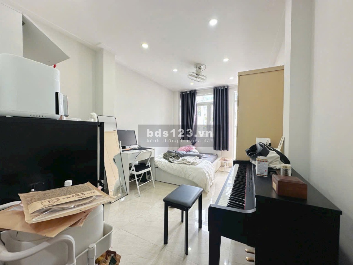 Căn hộ siêu đẹp, Ban công cửa sổ tại CMT8, Quận 10 - Full nội thất