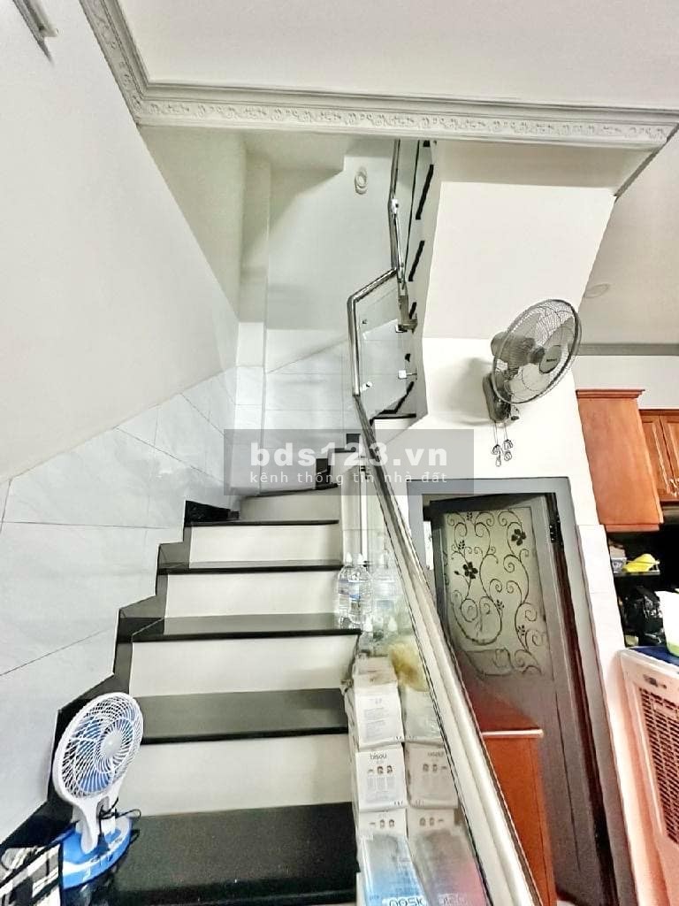 Mặt tiền hẻm 606, 3 tháng 2, Q10, hẻm xe hơi, 4 tầng, 4x4.5, nhỉnh 5 tỷ