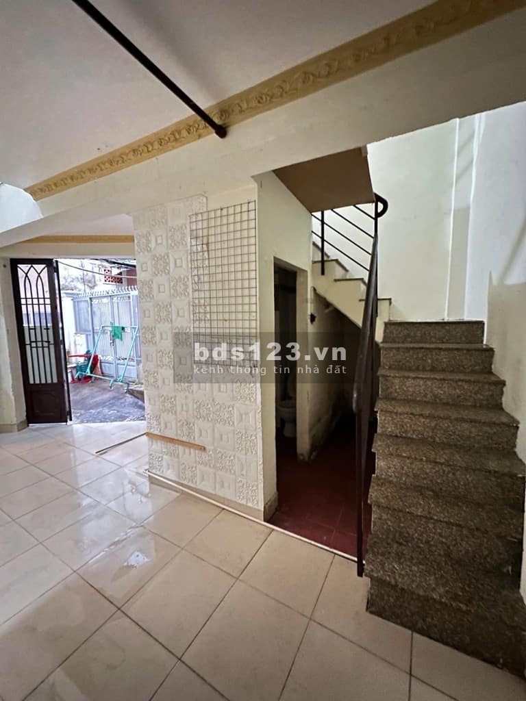 Bán nhà trung tâm Trần Phú Q5, 3 tầng, nở hậu, sổ hồng riêng, 2 phòng ngủ, nhỉnh 4 tỷ