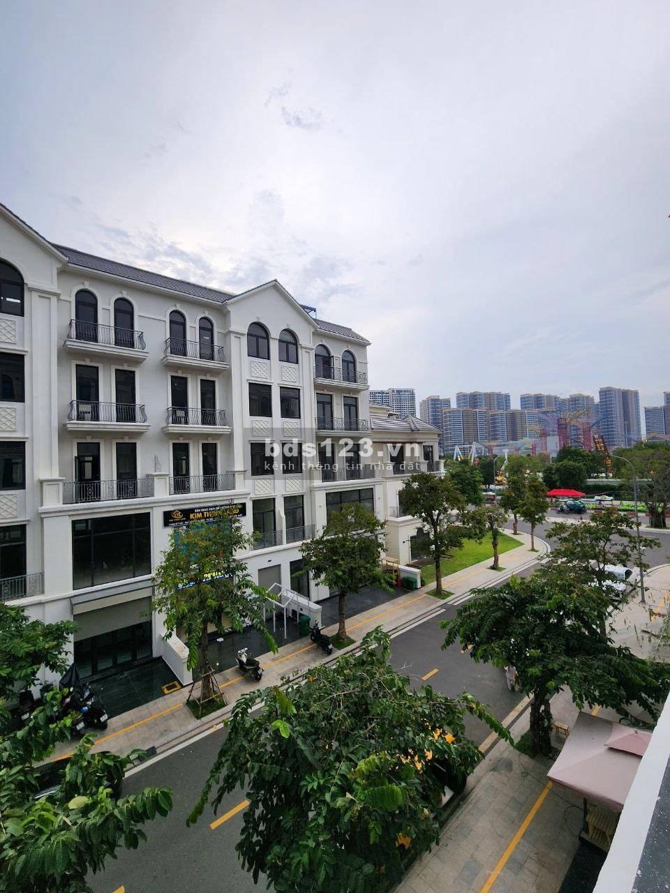 Nhà phố Hoàn thiện có thang máy 5 tầng, máy lạnh nhà đẹp